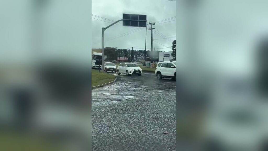 Buracos na pista da rotatória da Brasamber/Braspine, na PR-160, em Telêmaco Borba