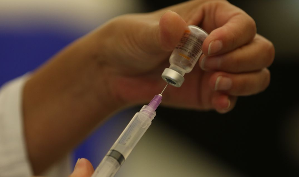 Vacina personalizada contra o câncer reduz em 42% o risco de morte ou volta do melanoma