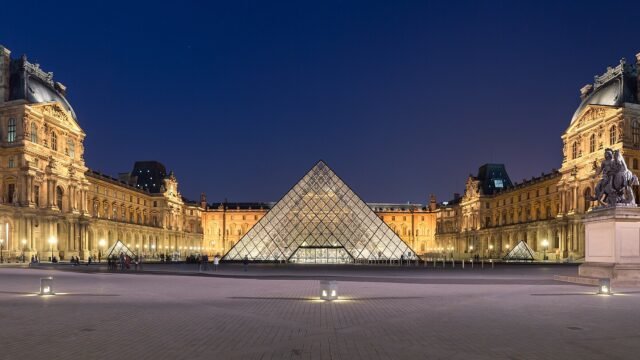 França tem nova onda de protestos, com 70 mil policiais nas ruas e museus fechados